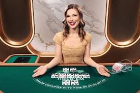 Suasana meja Live Casino dengan dealer asli pada situs taruhan online