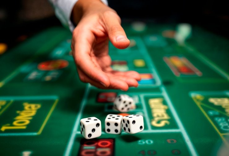 Permainan slot dan kasino virtual dengan banyak tema dan fitur